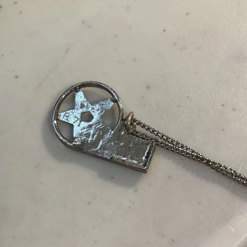 DEADSTOCK 1980’s VINTAGE MOTLEY CRUE NECKLACE - photo 4