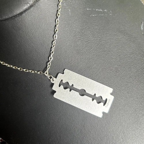 RARE VINTAGE 80’s RED STAINLESS STEEL RAZOR BLADE NECKLACE - photo 2