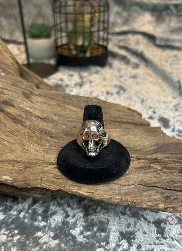 RARE HEAVY Vintage Skull Ring Coral Eyes Ring Silver Skull
