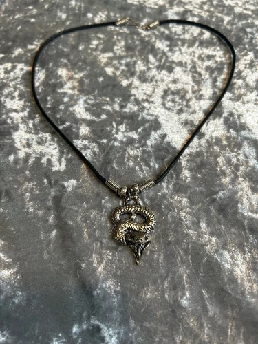 VINTAGE DEADSTOCK 1980’s SNAKE NECKLACE