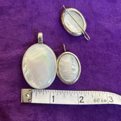 Vintage 925 Silver Mother of Pearl Pendant & Earrings image indicator(6)
