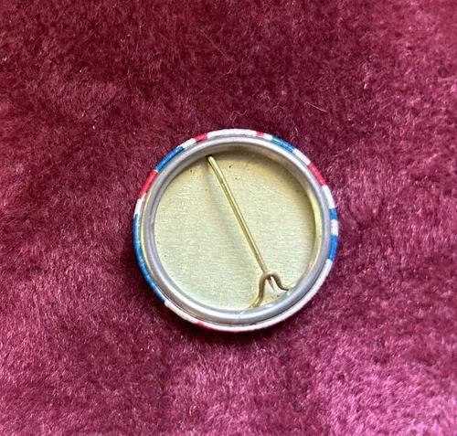 VINTAGE RARE SEX PISTOLS PIN image indicator(2)