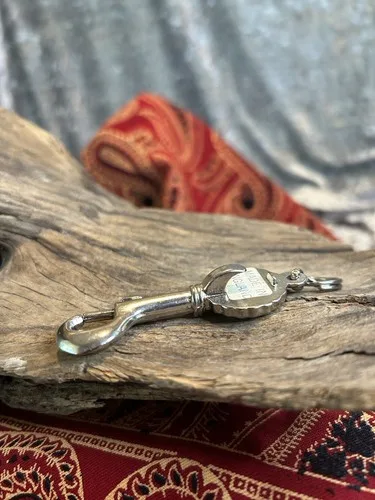 Vintage AC/DC Bottle Opener Keychain image indicator(3)