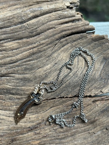 VINTAGE SCIMITAR WARRIOR CHARM SILVER & GOLD NECKLACE - photo 3