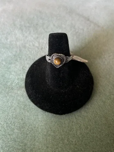VTG DEADSTOCK UNCAS STERLING SILVER TIGERS EYE HEART RING image indicator(3)