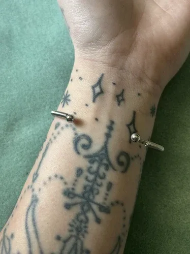 VINTAGE DEADSTOCK STAINLESS STEEL BUTTERFLY BANGLE BRACELET image indicator(2)