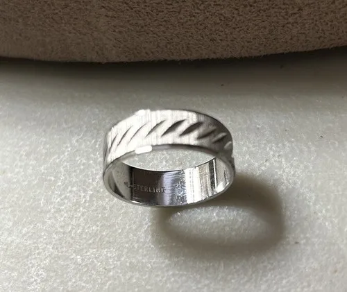 Vintage Uncas Sterling Silver Wedding Band Etched 925 Ring image indicator(2)