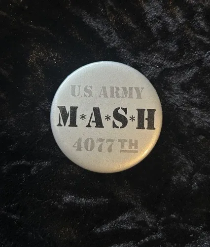 Vintage M*A*S*H Mash 4077th Promo PIN 1982 RARE
