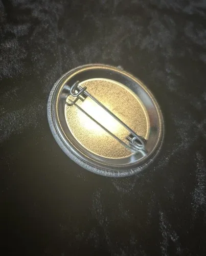 Vintage M*A*S*H Mash 4077th Promo PIN 1982 RARE image indicator(2)