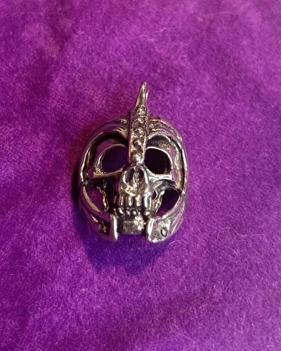 Vintage Artisan Silver Warrior Skull Pendant - photo 2