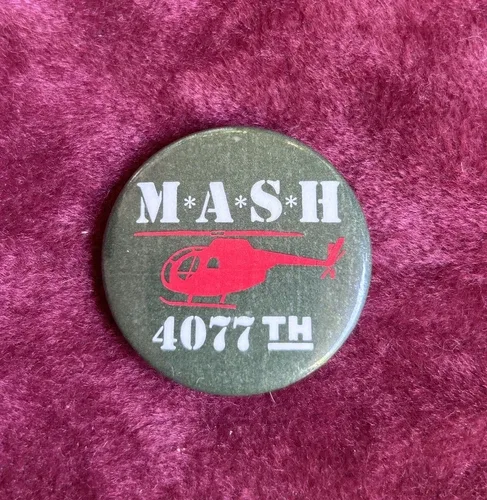 Vintage M*A*S*H Mash 4077th Promo PIN 1982 RARE 4077 Pinback