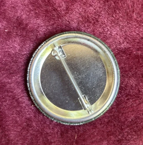 Vintage M*A*S*H Mash 4077th Promo PIN 1982 RARE 4077 Pinback image indicator(2)