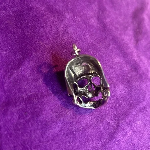 Vintage Silver Army Skull Pendant Gothic Vintage RARE image indicator(3)