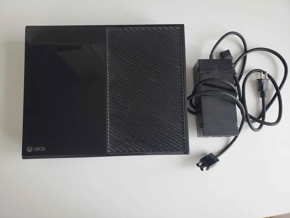 Xbox One Console + 7 games image indicator(3)