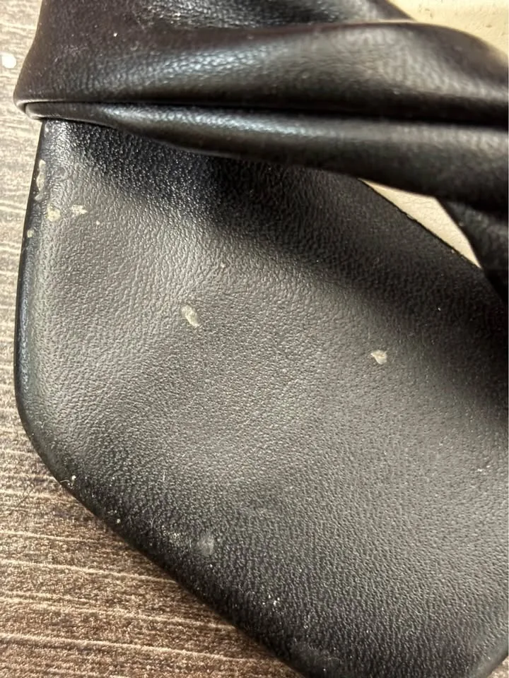 Nine west black kitten heels size 7 image indicator(3)