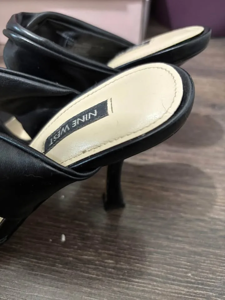Nine west black kitten heels size 7 image indicator(4)