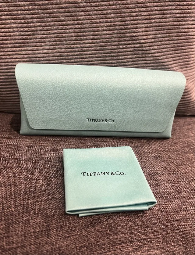 Tiffany & Co. Case with cleaning cloth image indicator(2)