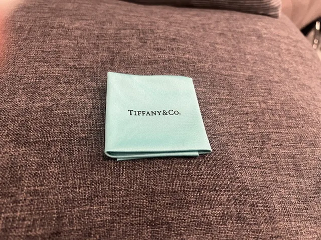 Tiffany & Co. Case with cleaning cloth image indicator(3)