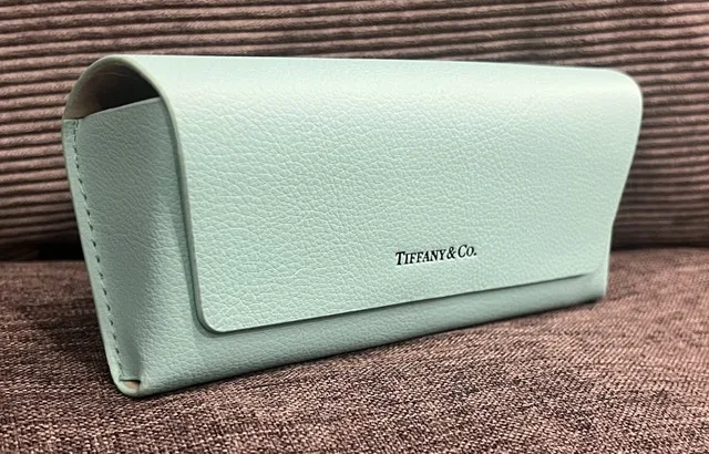 Tiffany & Co. Case with cleaning cloth image indicator(5)