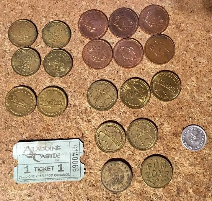 LOT OF 20 AMUSEMENT PARK GAME TOKEN