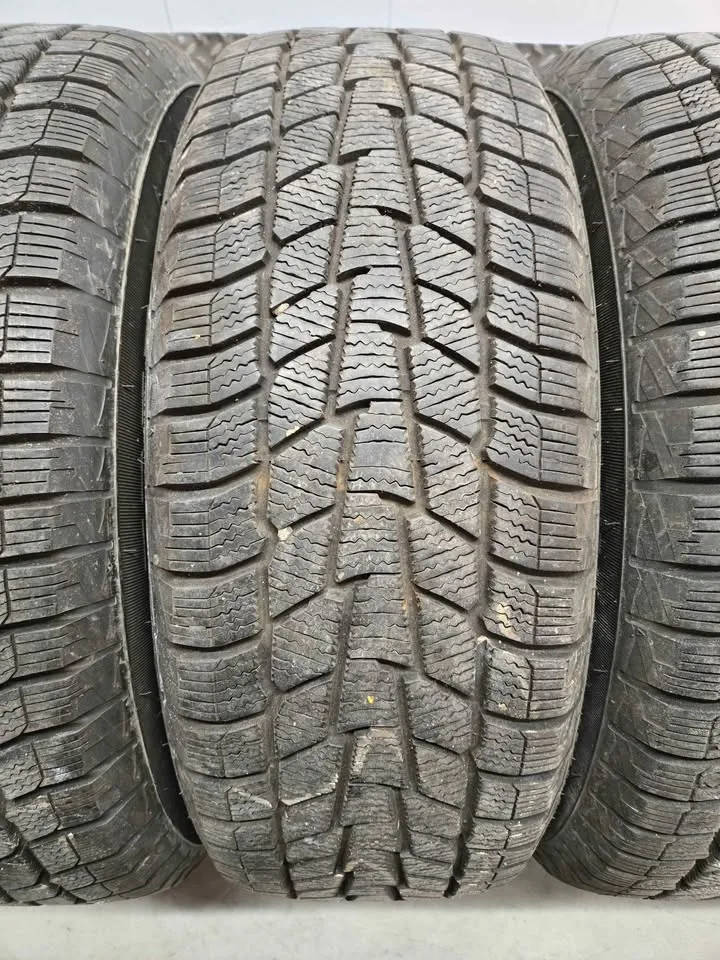 Motomaster Winter Edge Tires- 215/60R16 image indicator(4)