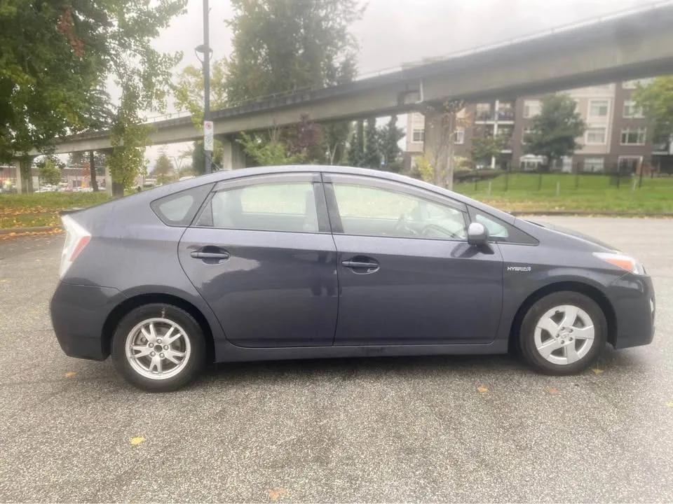 2010 Toyota Prius image indicator(7)