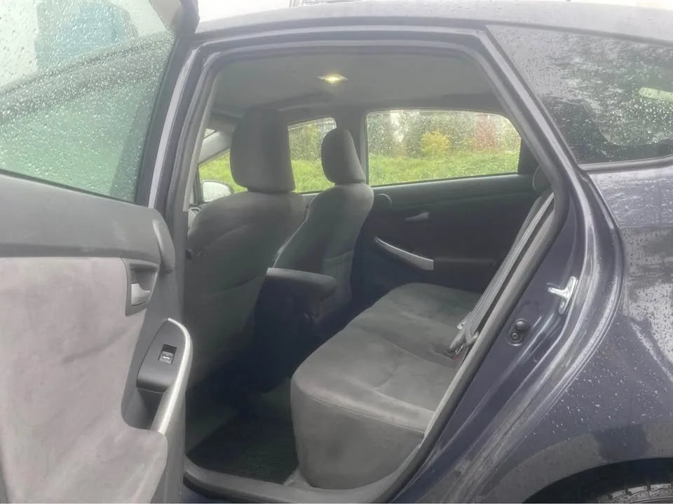 2010 Toyota Prius image indicator(10)