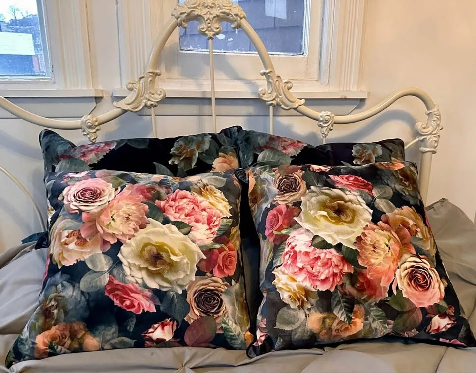 🌸 GORGEOUS Nicole Miller Velvet Floral Cushions #cleanout image indicator(2)