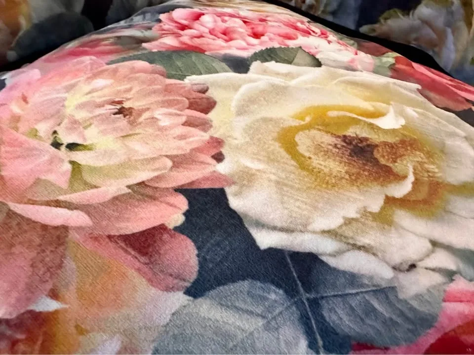 🌸 GORGEOUS Nicole Miller Velvet Floral Cushions #cleanout image indicator(3)