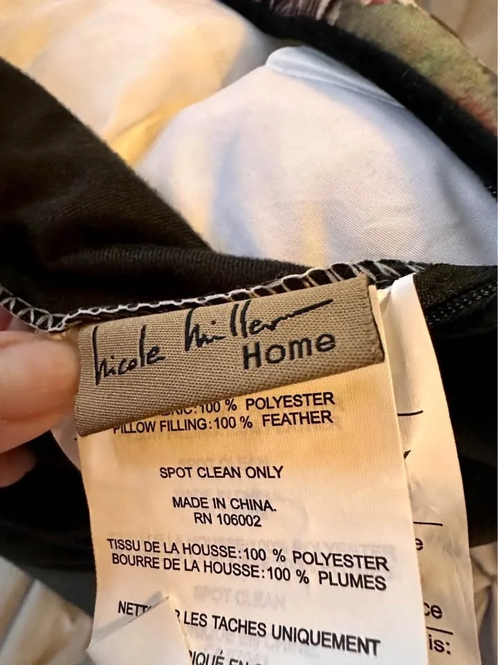 🌸 GORGEOUS Nicole Miller Velvet Floral Cushions #cleanout image indicator(5)