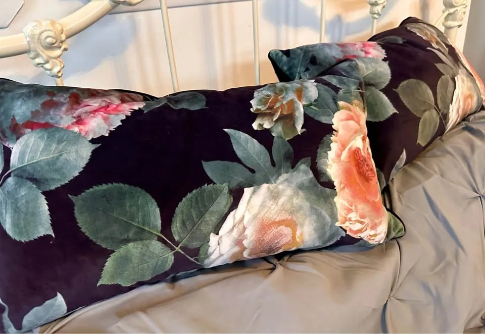🌸 GORGEOUS Nicole Miller Velvet Floral Cushions #cleanout image indicator(6)