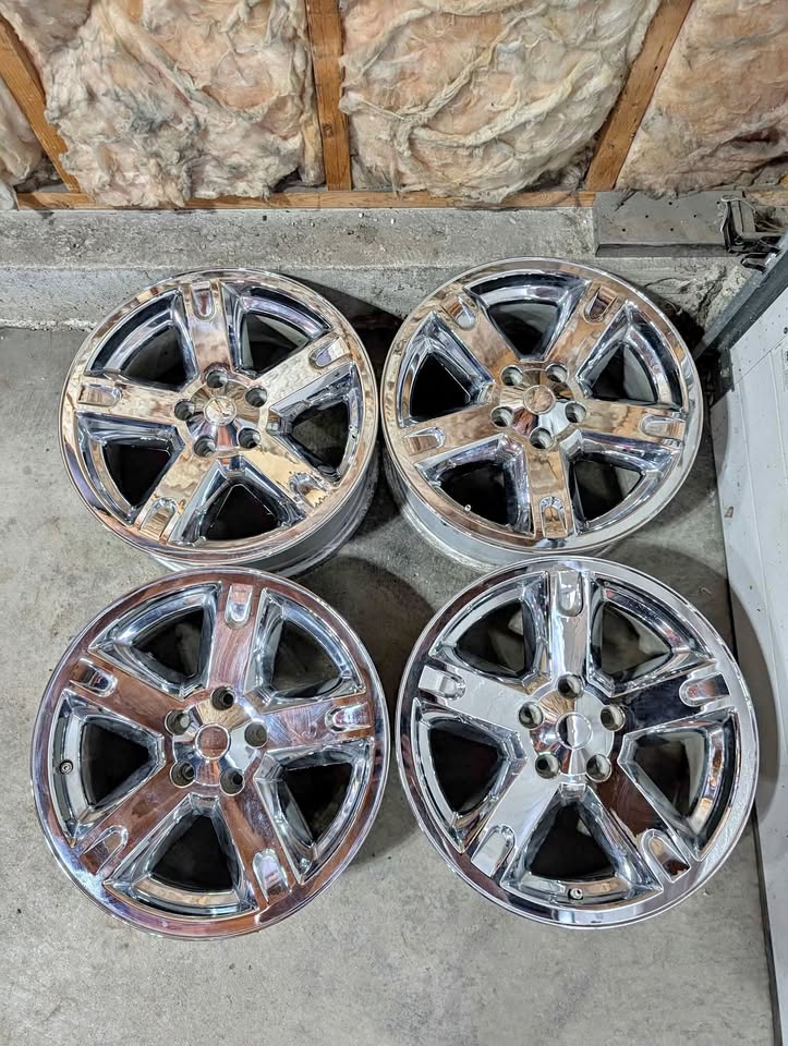 (4)-17 Inch Chrome Rims/TPMS Sensors 5x114.3