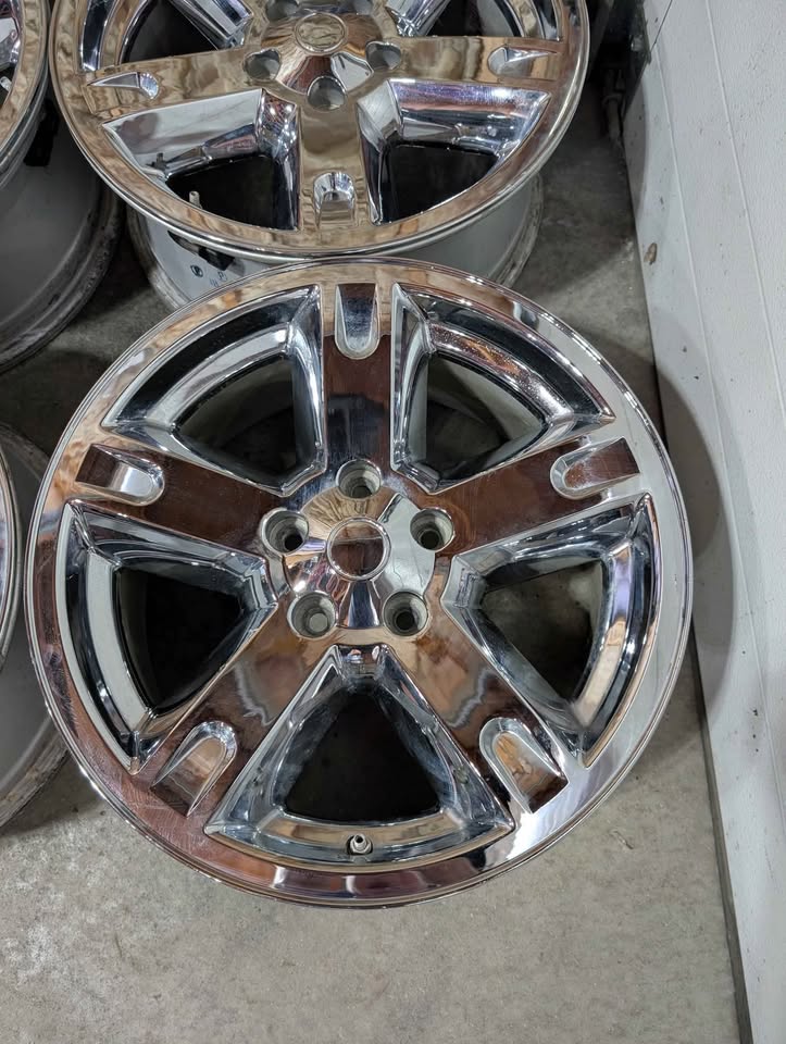(4)-17 Inch Chrome Rims/TPMS Sensors 5x114.3 - photo 2
