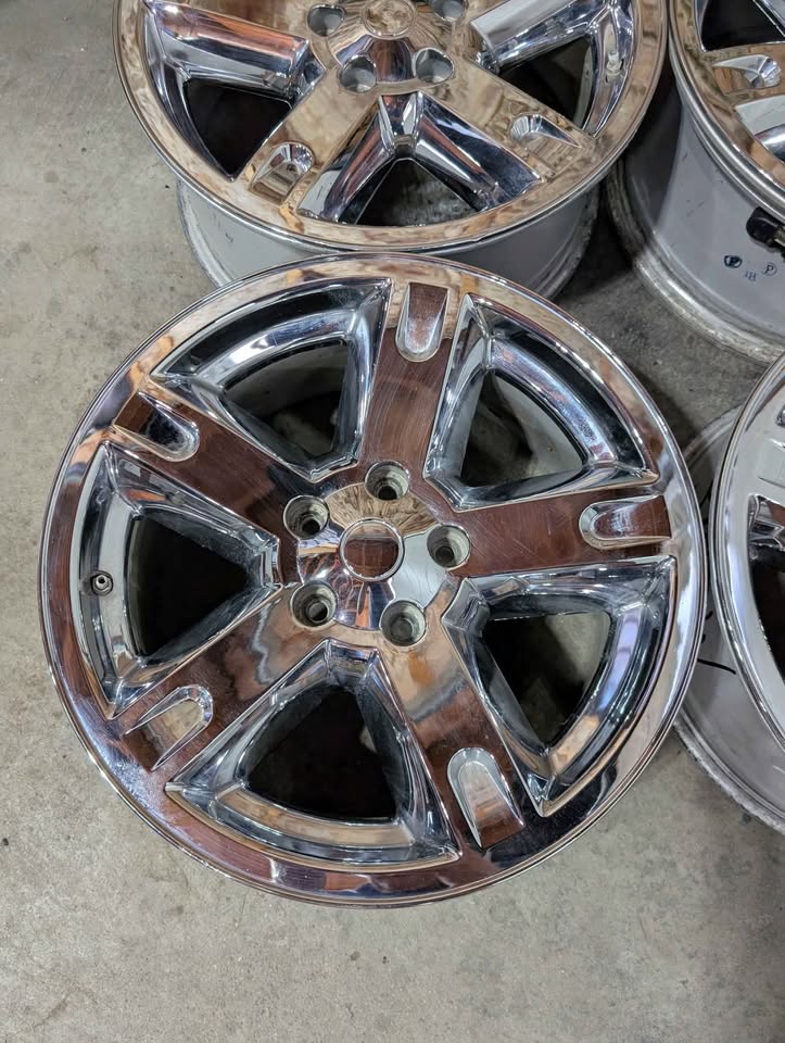 (4)-17 Inch Chrome Rims/TPMS Sensors 5x114.3 - photo 3