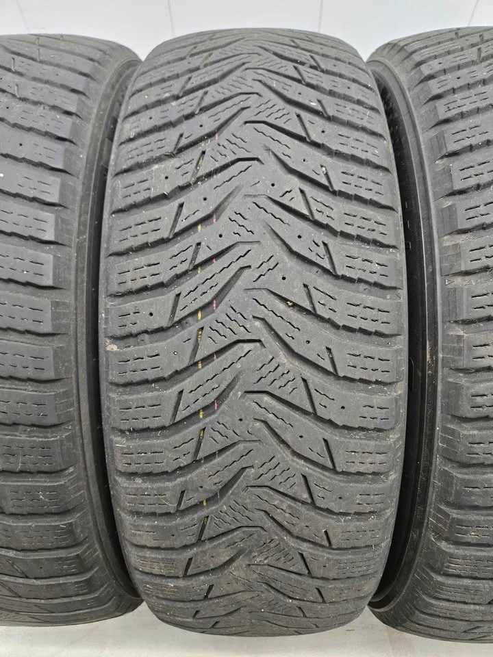 Kumho Wintercraft SUV Winter Tires- 225/65R17 image indicator(4)