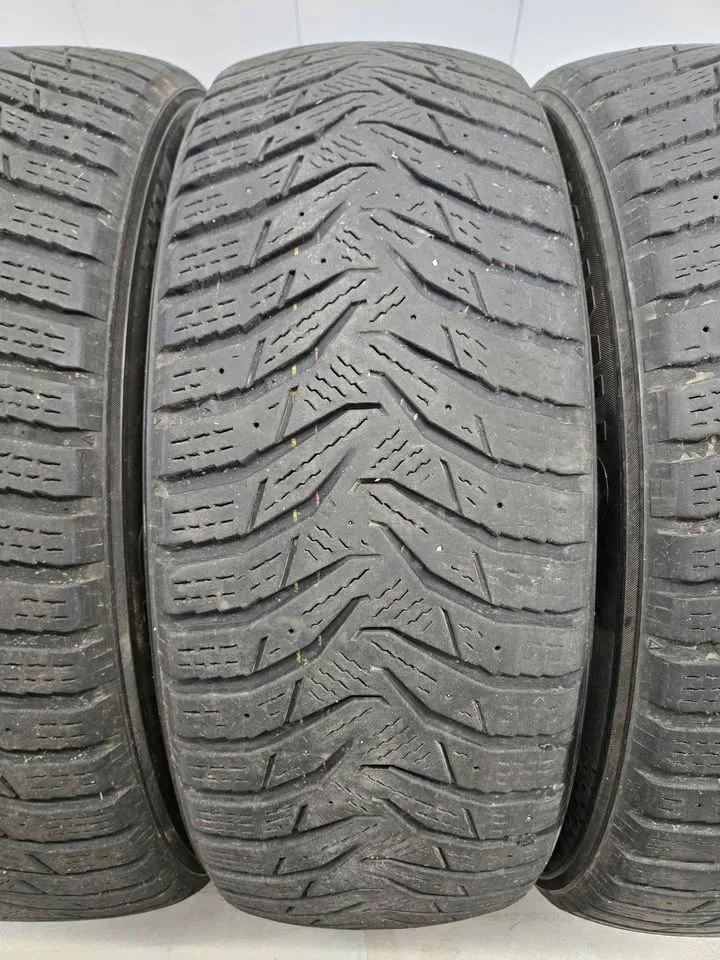 Kumho Wintercraft SUV Winter Tires- 225/65R17 image indicator(5)