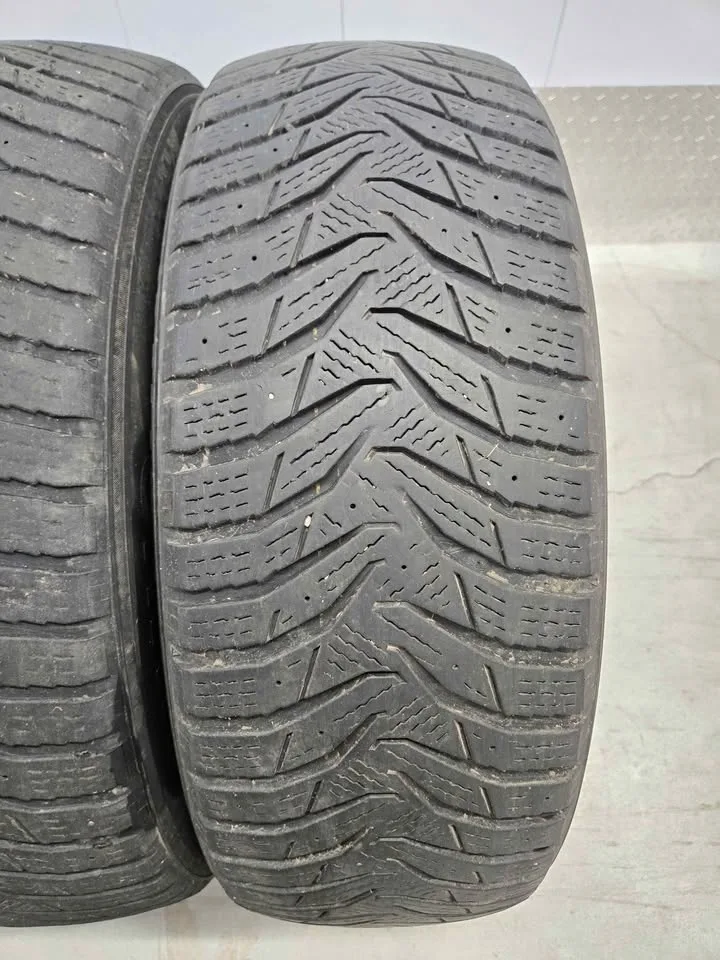 Kumho Wintercraft SUV Winter Tires- 225/65R17 image indicator(6)