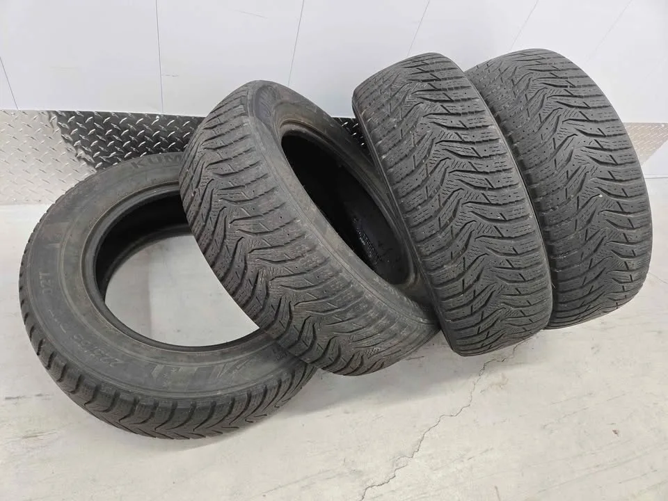 Kumho Wintercraft SUV Winter Tires- 225/65R17 image indicator(8)