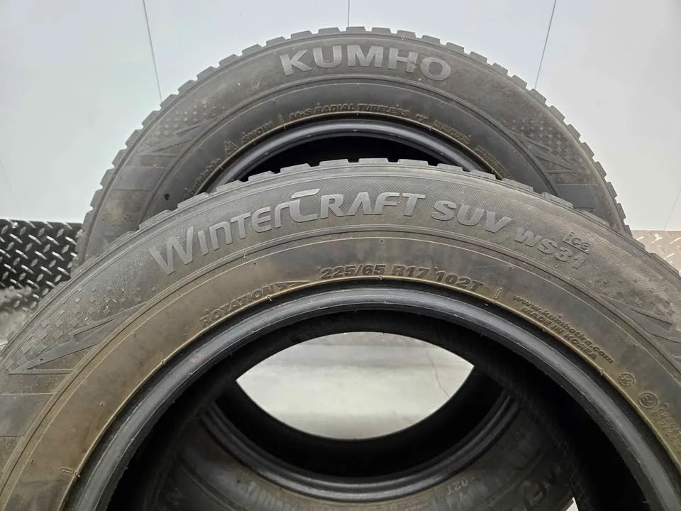Kumho Wintercraft SUV Winter Tires- 225/65R17 image indicator(9)
