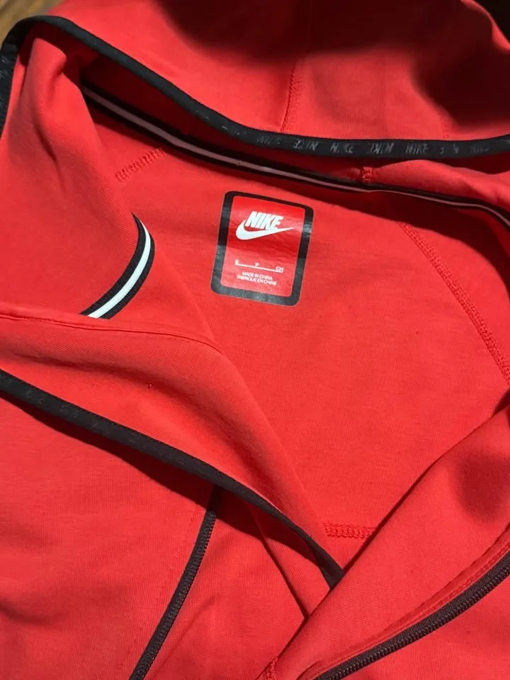 Nike Tech Butterfly Hoodie image indicator(3)
