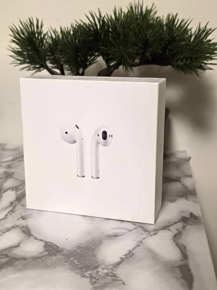 apple airpods 2nd generation with charging case