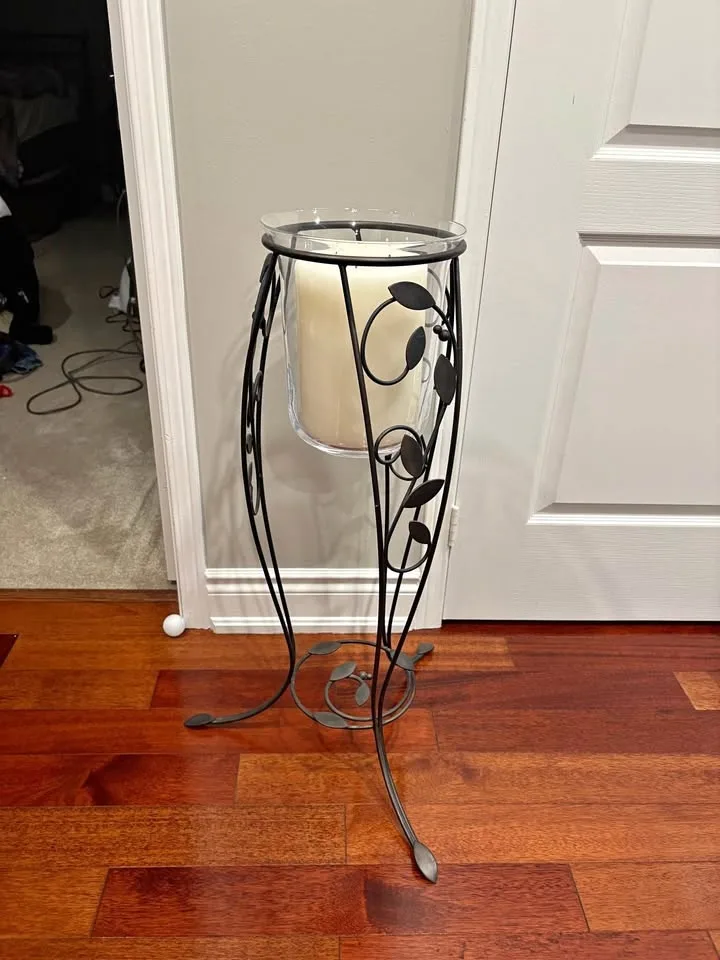 Floor stand with candle