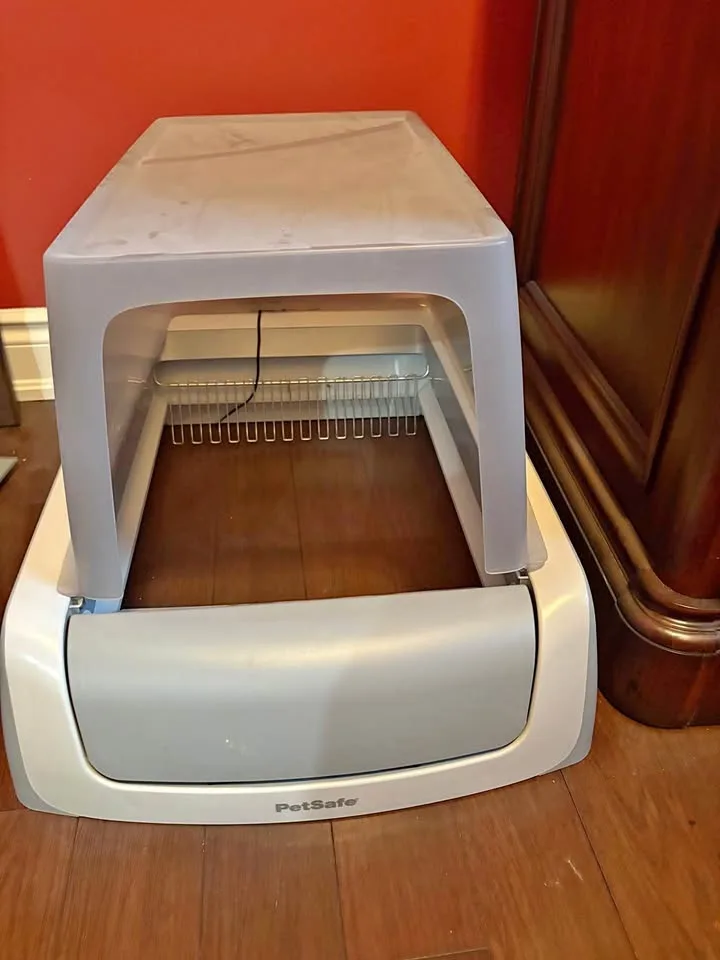 Petsafe Self Cleaning Kitty Litter System. Priced to sell!!