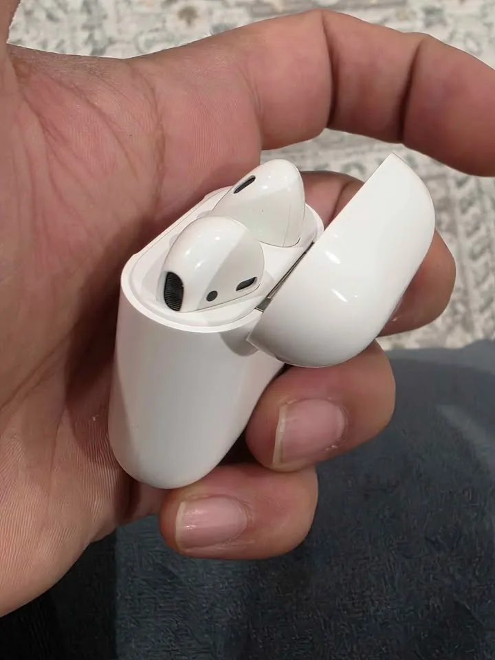 apple airpods 2nd generation with charging case image indicator(4)