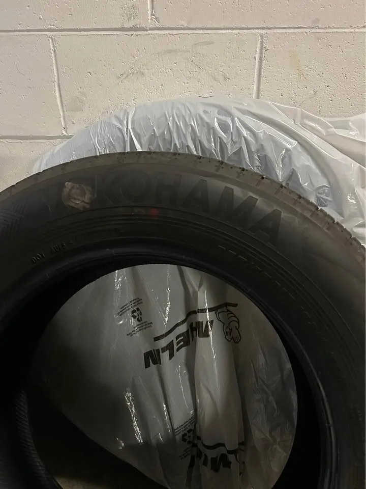 Four set tires YOKOHOMA Subaru outback image indicator(2)