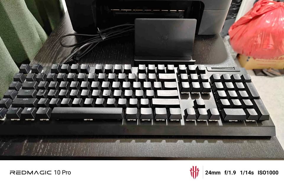 Razer Black widow V4 & Handheld Dock Chroma