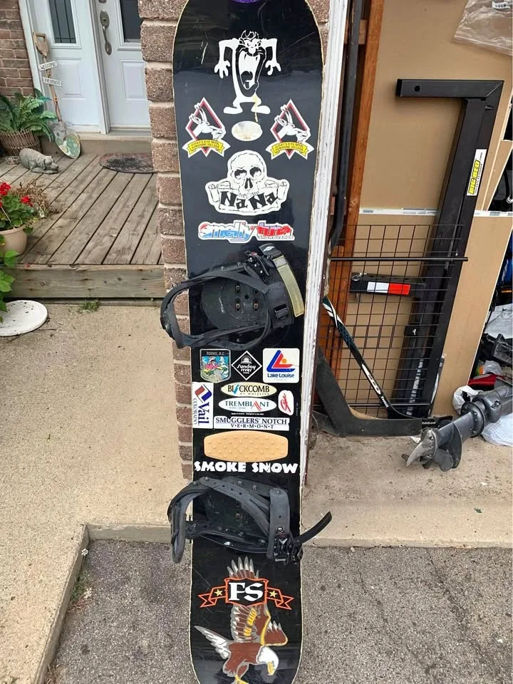 Vintage Kemper Snowboard w bindings and case