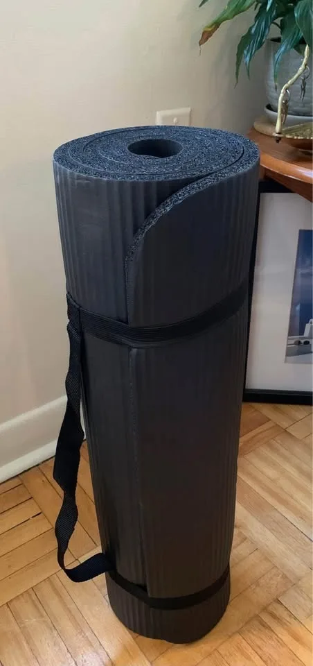 REEHUT Extra Thick Exercise Mat. Used indoor, few times. Excelle image indicator(3)