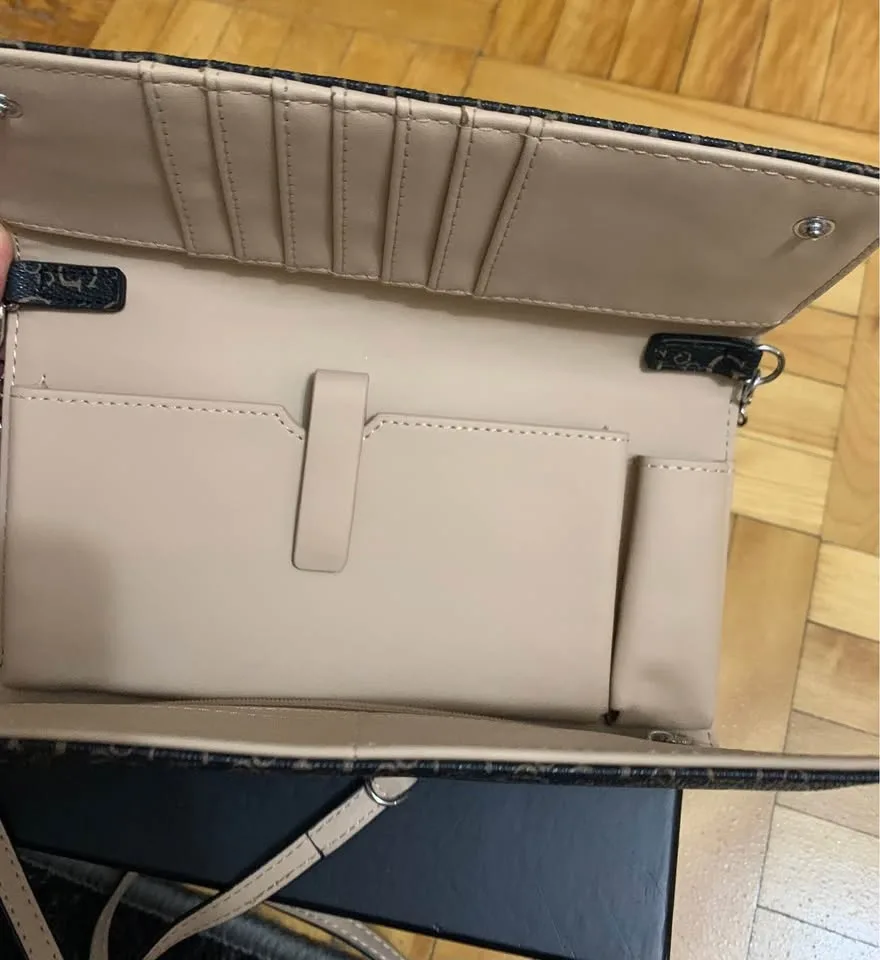GUESS purse. Brand new image indicator(2)