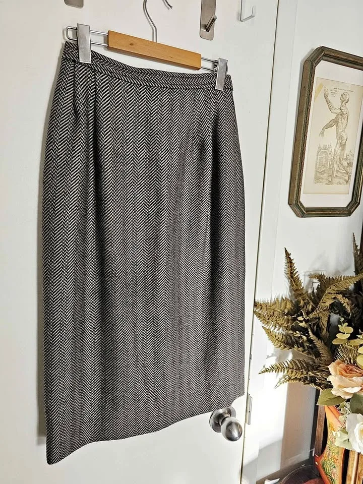 100% Wool Herringbone Vintage Black Grey Pencil Skirt 26